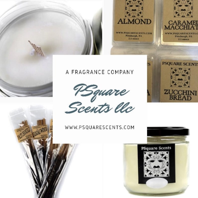 Op de afbeelding: Een geurbedrijf genaamd PSquare Scents llc, met een website-adres, verkoopt kaarsen, wierookstokjes en wax melts. De kaarsen zitten in glazen potten met zwarte deksels en witte was. De wierookstokjes zijn verpakt in doorzichtige plastic zakjes met bruine etiketten. De wax melts zitten in kleine vierkante containers met bruine papieren etiketten. De etiketten hebben allemaal een gestileerd gezichtsontwerp.