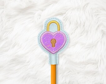 Adorno de lápiz con aplique de candado de corazón ITH 4x4, en bastidor, archivo de bordado a máquina, descarga instantánea (descarga digital)