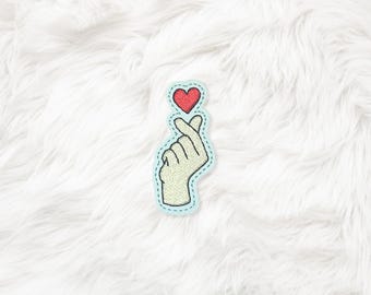 Lazo navideño de fieltro hecho a mano ITH 4x4 con forma de corazón, en bastidor, archivo de bordado a máquina, descarga instantánea (descarga digital)