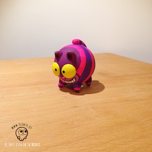 Gatente Chesire Cat from Alice in Wonderland  custom resin cast figurine miniature cute kawaii kitty pussycat art toy designer gift cartoon.
