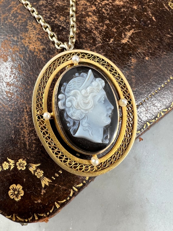 Antique 10k Gold, Pearl, & Carved Agate Hardstone 