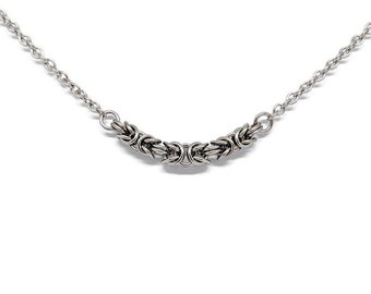 Tiny Byzantine Focal Chainmaille Necklace, Byzantine Chainmaille, Minimalist Pendant, Stainless Steel Choker