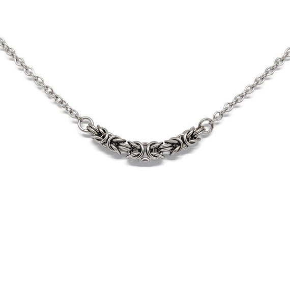 Tiny Byzantine Focal Chainmaille Necklace, Byzantine Chainmaille, Minimalist Pendant, Stainless Steel Choker