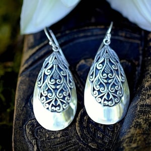 Örhängen i sterlingsilver med droppformade boho-motiv, stora 925 spiralformade filigranörhängen med lotusvirveldesign, eleganta droppar, naturliknande örhängen
