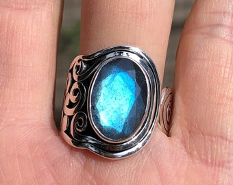 Faceted Labradorite Ring Bright Blue Flash Gemstone Adjustable Band,High Grade Labradorite Oval Statement Ring Spiral Sterling Silver Gem