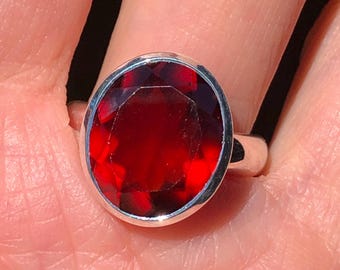 Hessonite Garnet Faceted Ring,Bright Garnet Gemstone Ring,Fire Red Garnet,Rare Quality Jewelry,Facet Cut Oval Stone in Sterling 925,Red Gem
