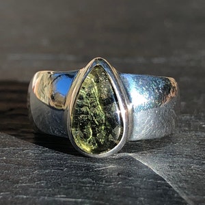 Moldavite Teardrop Ring,Raw Green Moldavite Stone with Polished Face,Sterling Silver Moldavite Ring Handmade,Rare Meteorite Jewelry,Tektite