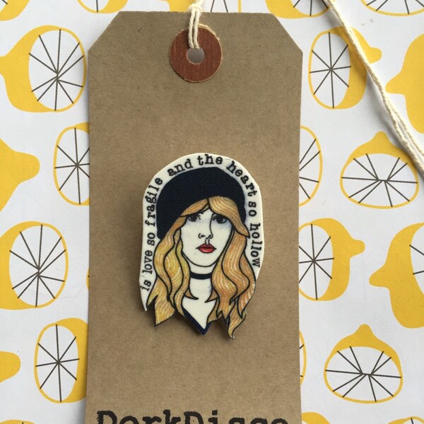 Stevie Nicks Abzeichen in shrink Kunststoff.