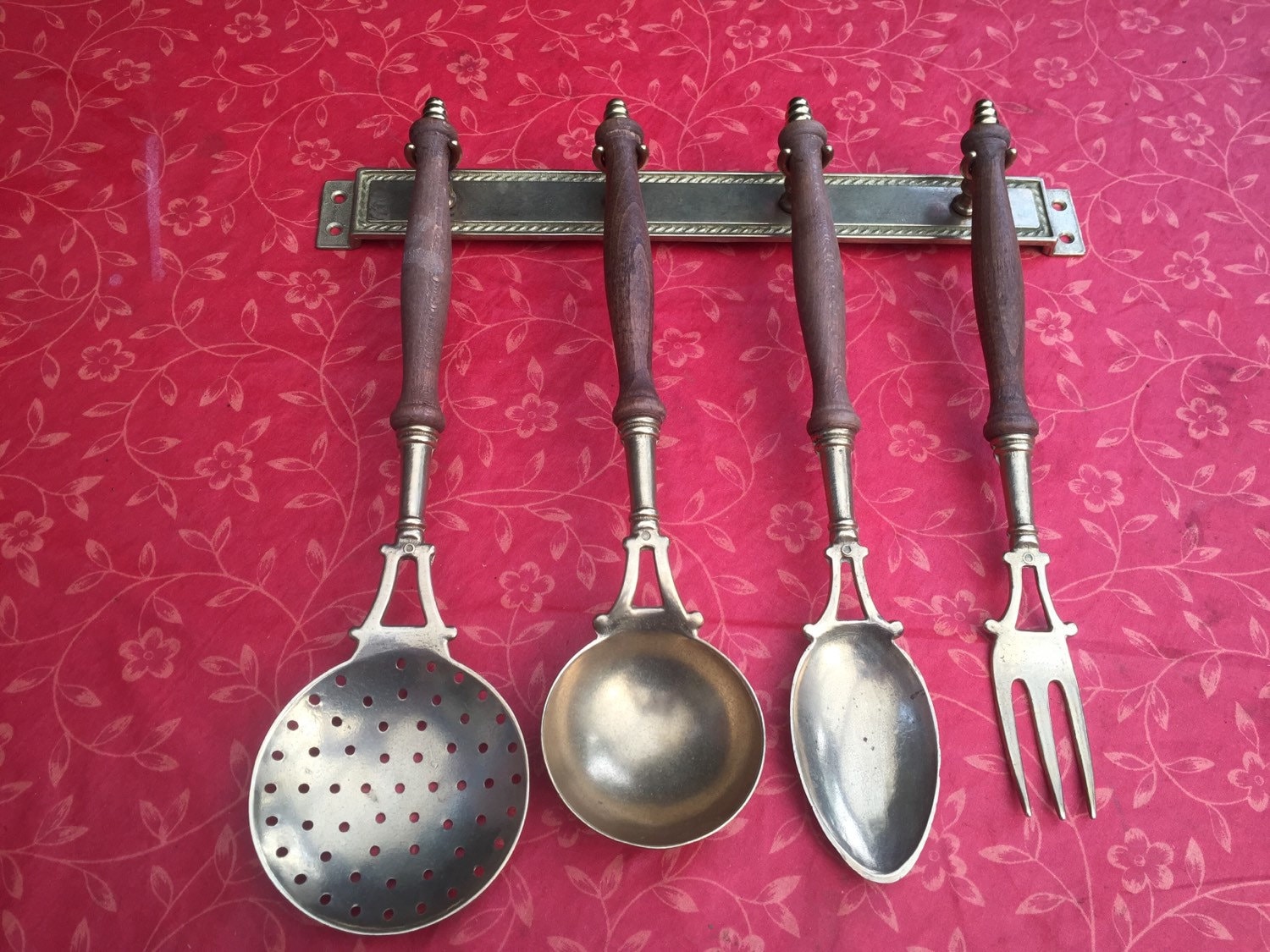 Cuivre et Bois Cuisine Utensil Set Vintage avec Tige Suspendue