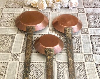Professional Artisanal Hammered French Copper Cookware Rod Iron Handles Copper Rivets Set Kitchen Decor 2mm Paris, France #8-275