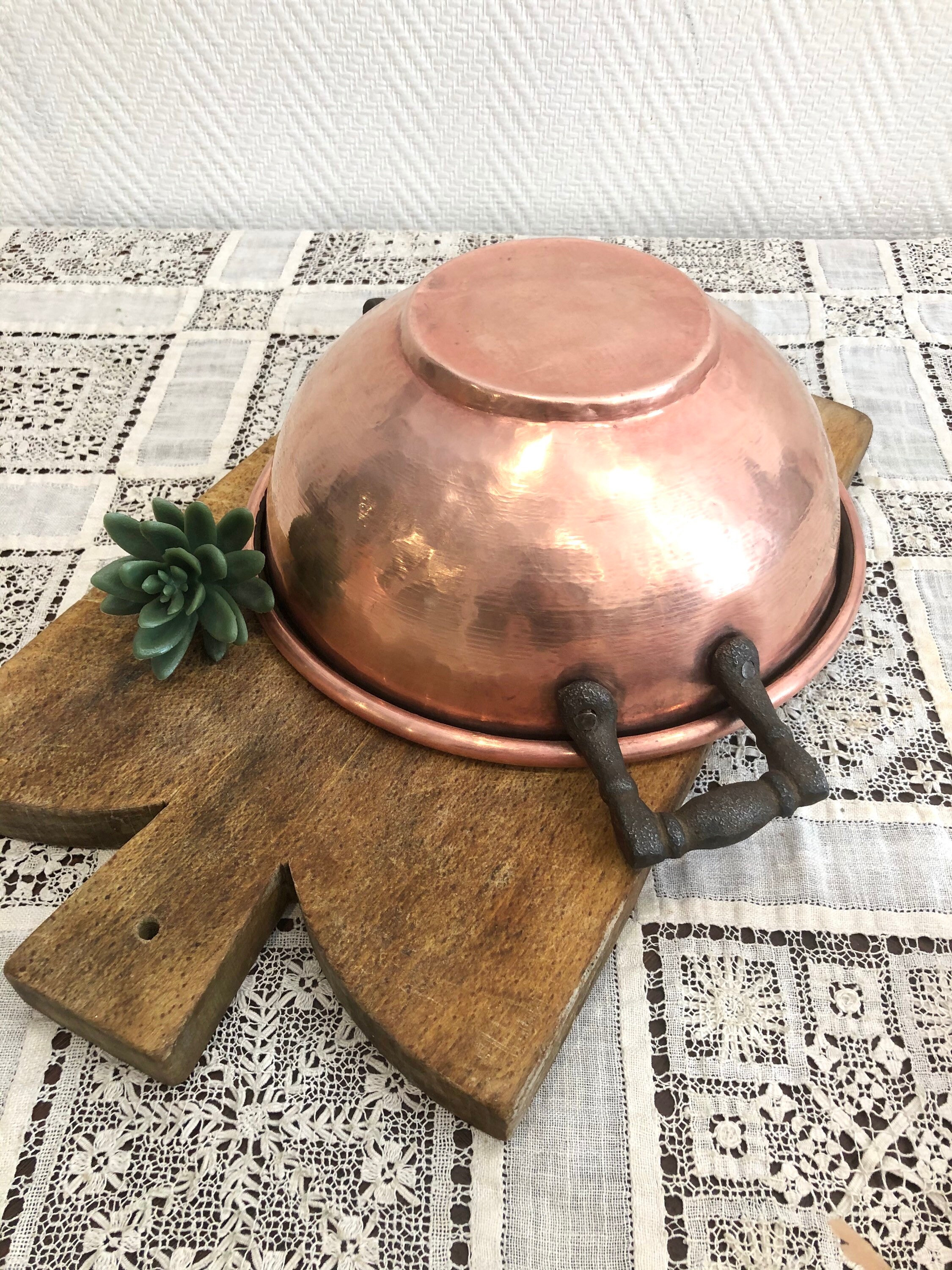 Français Vintage Artisanal Solid Copper Bowl Roulé Lip Whipping Cream Egg Whites Paris, France G-900