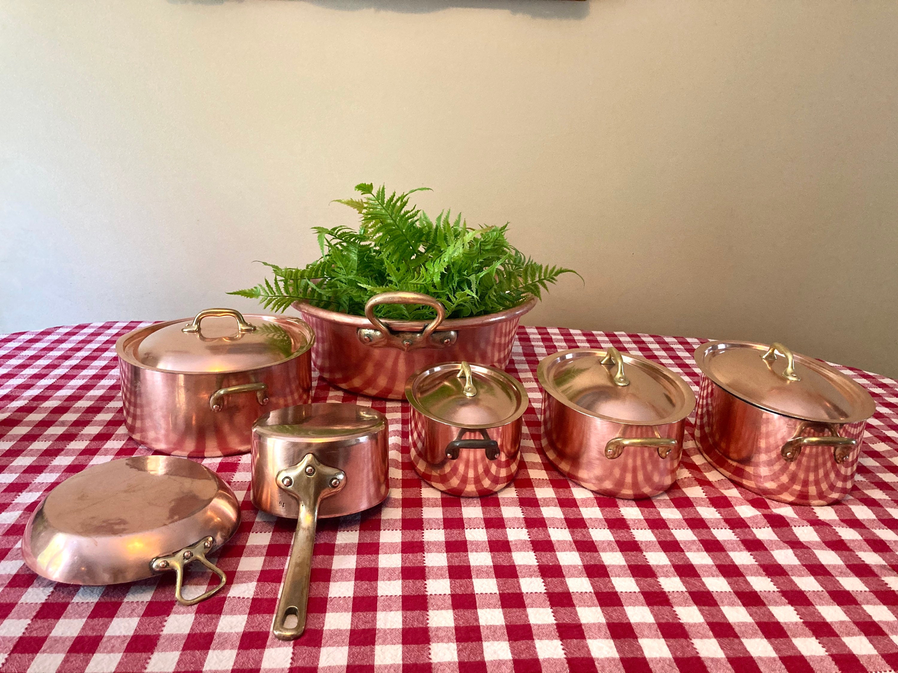 Ensemble De Casseroles