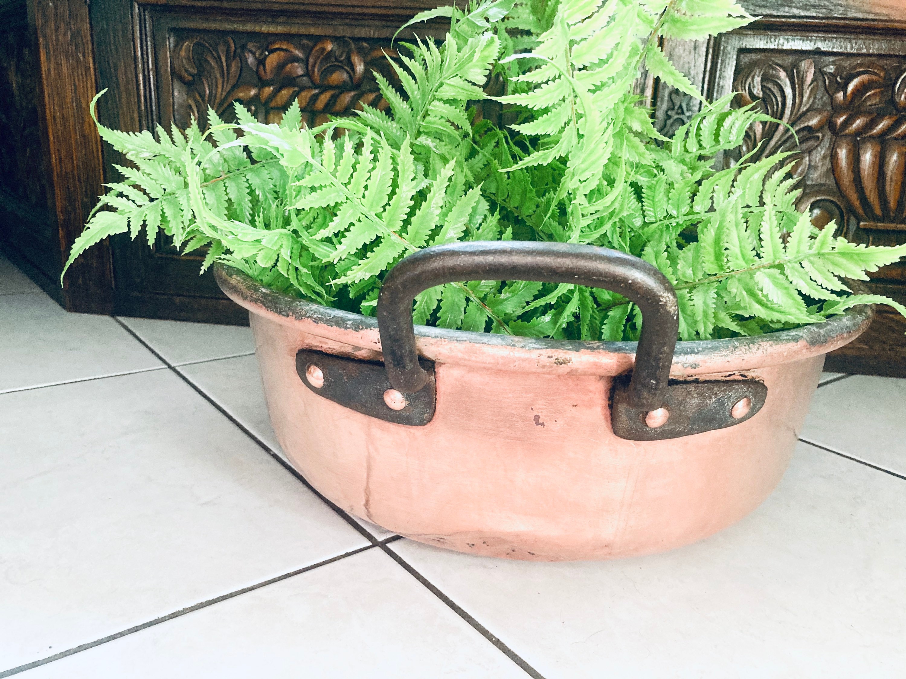 Grand Cuivre Antique Bassin Artisanal Bol Curled Lip & Wrought Iron Handles 4 Cuivre Rivets Paris, F