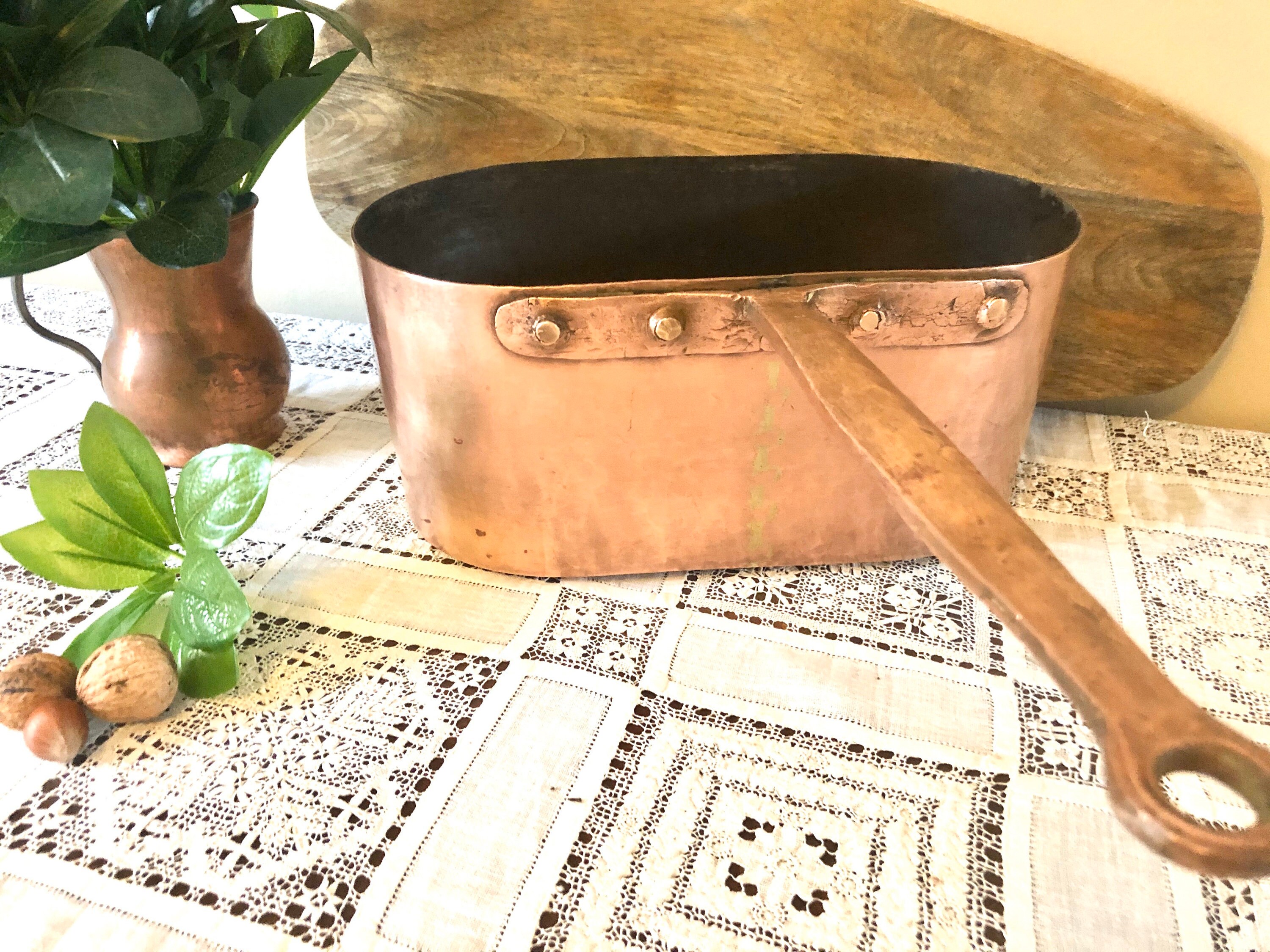 Old World Antique Hammered Extra Large Copper Pan avec Solid Handle Rivets Paris, France #5-45-9345