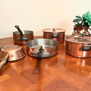Professional Copper Stock Pot Lid Iron Handles Stainless Steel 8 Piece Metal Rivets Skillet 2mm Made in France 25cm Paris, France