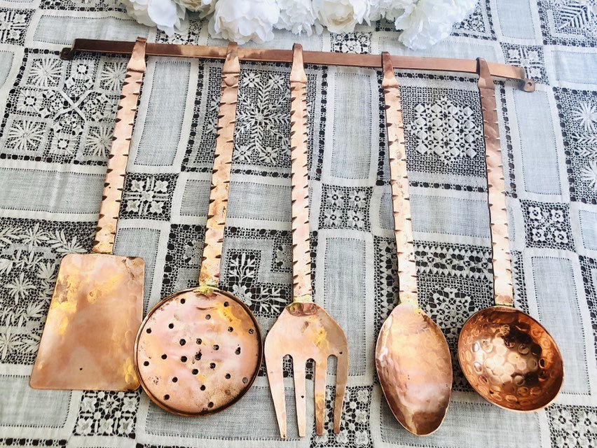 Français Copper 6 Piece Utensil Set With Brass Support Bar Paris, France