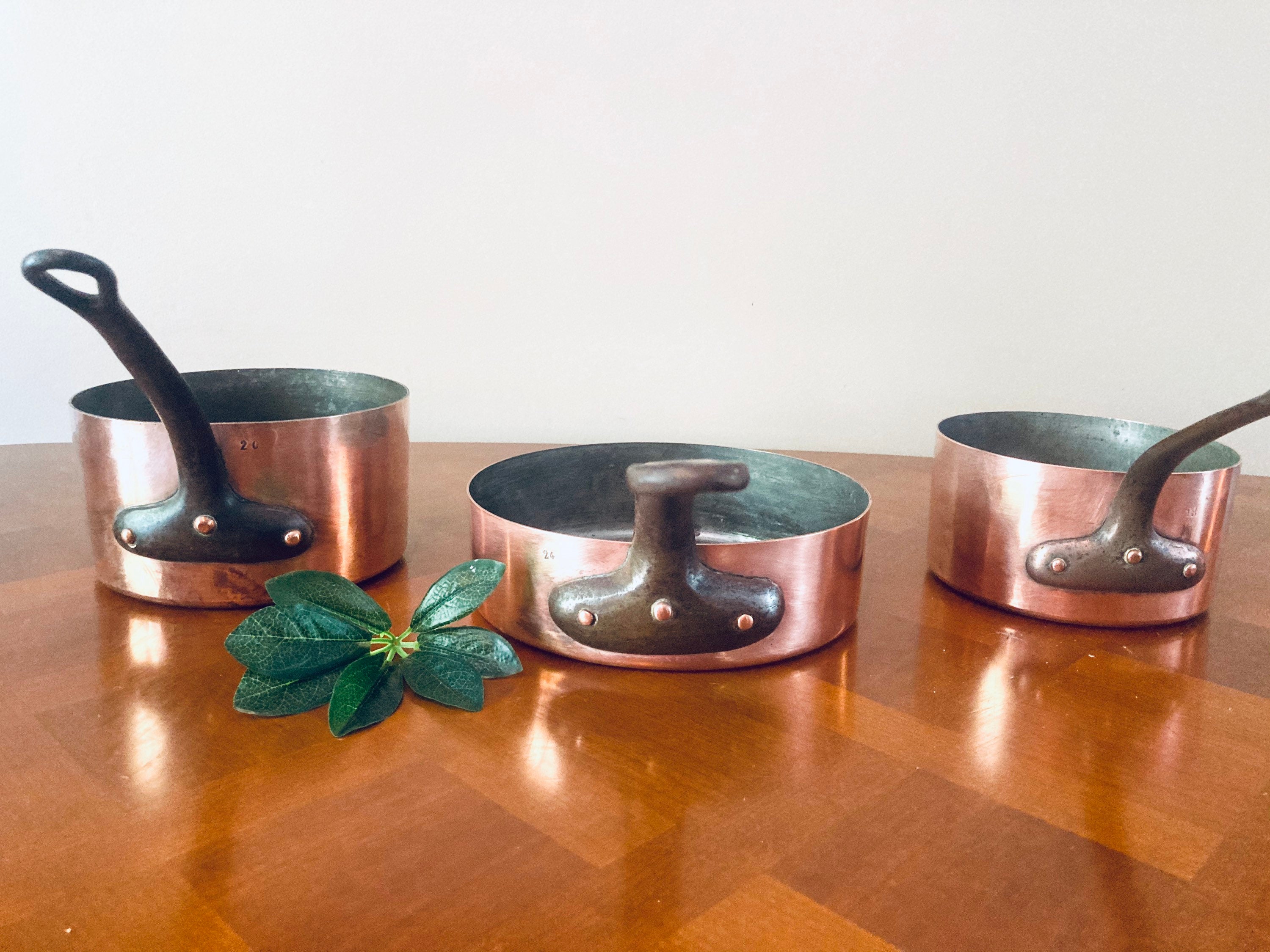 3 Poêles en Cuivre Antique Skillet Saute Sauce Set Français Professional Stamped Paris, France 24cm 
