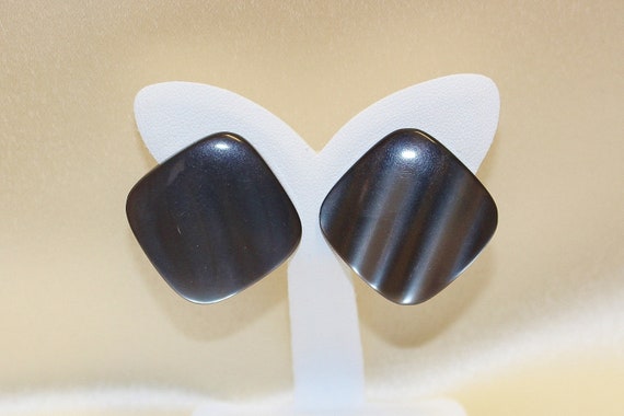 Vintage Pierced Earrings Grey-Silver Lucite Pearl… - image 4