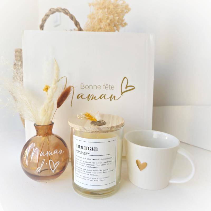 Mom gift set with scented candle labeled "mom definition", ceramic mug with golden heart, personalized mini vase and dried flowers,