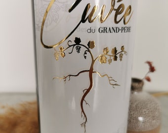 Annuncio di gravidanza. Etichetta della bottiglia di vino “Cuvée du Grand-père”