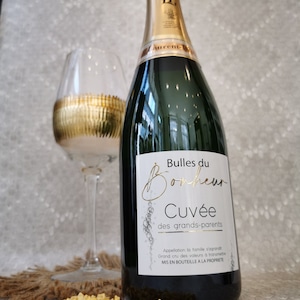 Grandparents pregnancy announcement. “Bulles du Bonheur” label for bottle of sparkling wine/champagne/prosecco/cava