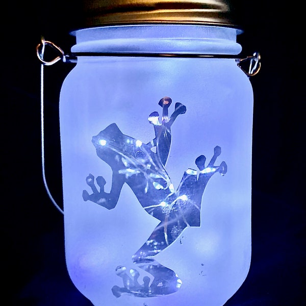 Tree Frog theme Solar powered pint size Mason Jar lantern with white fairy lights and handle