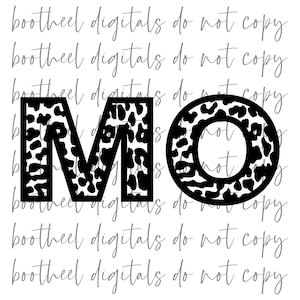 以下が含まれることがあります： 黒と白のレオパード柄の文字で「MO」と綴られています。