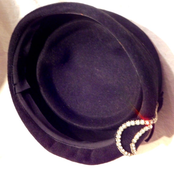 Vintage Black Velour Cloche Hat With Rhinestine Buckle - Etsy display picture 2