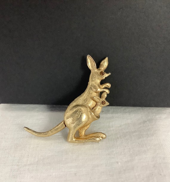 Vintage Jewelry kangaroo Brooch Joey Pin Kangaroo 