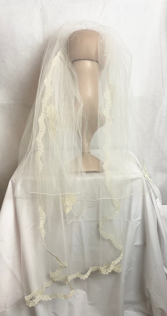 Vintage bridal Veil Tulle Lace Veil - image 2