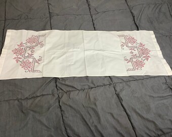 Vintage Linens Embroidered Dresser Scarf