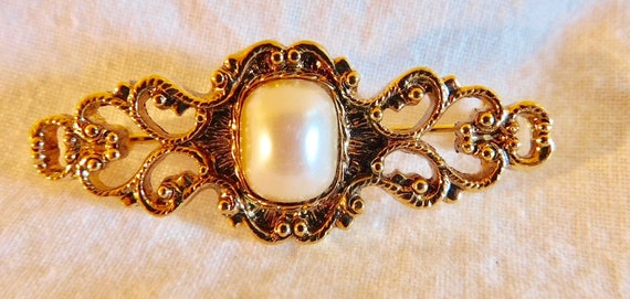 Vintage Brooch Faux Pearl Gold Tone Filigree Pin - image 1