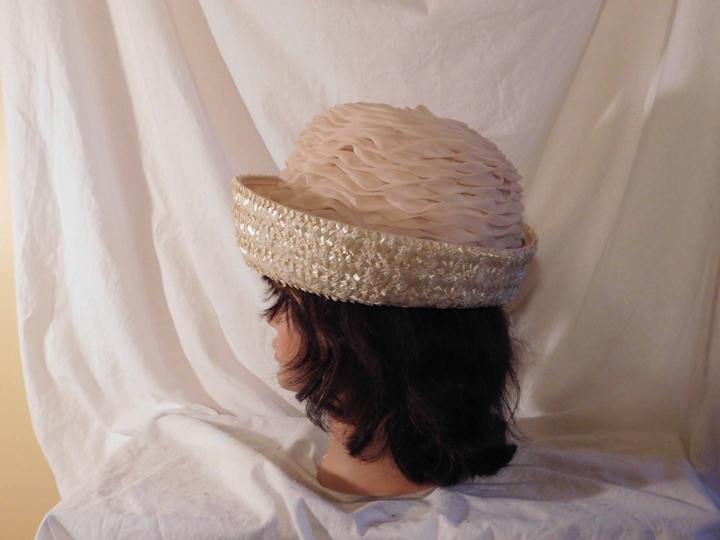 Vintage Hat Straw Raffia Bucket Hat Cream Chiffon Crown  display picture 2