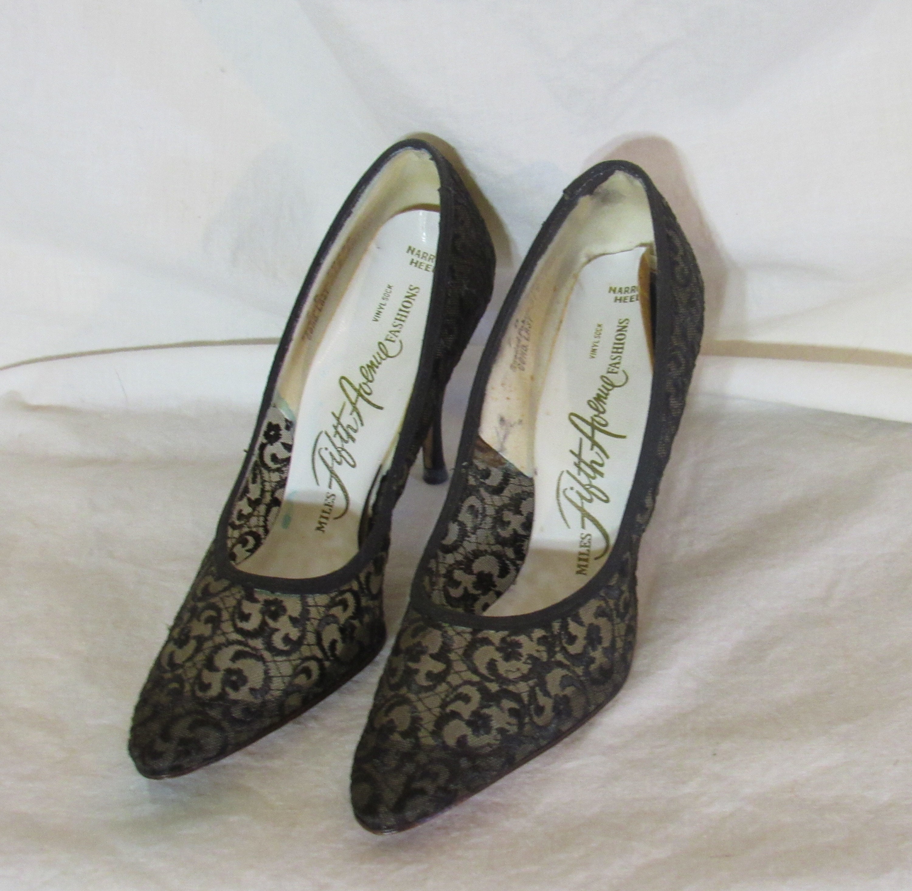 Vintage CHANEL Beige and Black Leather Shoes Classic Pumps. EU 36 US5.5.  Small Size. 050320r20 -  Finland