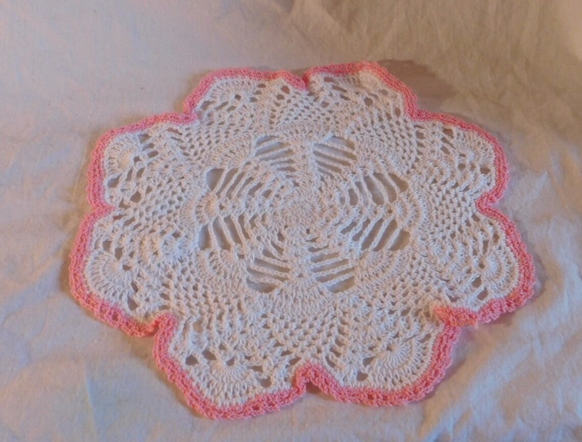 Doilies Pink Swirl Pink Edge Round Doily Vintage Doilies Etsy
