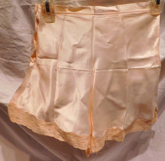 Vintage lingerie Tap Pants Ivory Satin and Lace 19