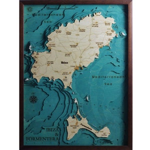 Mapa de Ibiza y Formentera 3D | 46x61cm | 18 x 24 pulgadas | Gráfico de mapas de madera cortado con láser | www.geckoart.it