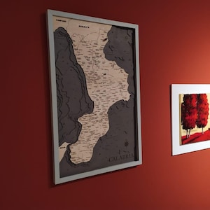 Mapa de Calabria 3D | 46x71cm | 18 x 28 pulgadas | Gráfico de mapa de madera Corte láser Adornos de árbol de Navidad Decoración Regalo Papá Noel