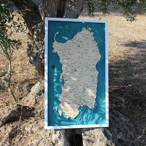 Cerdeña Italia Cerdeña Mapa 3D | 46x77cm | 18 x 30 pulgadas | Gráfico de mapa de madera Corte láser Adornos de árbol de Navidad Decoración Regalo Papá Noel