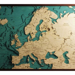 Carte de l'Europe 3D | 64 x 91 cm | 25 x 36 pouces | Cadre de carte européenne Tableau de carte en bois Découpé au laser | www.geckoart.it