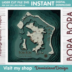Könnte beinhalten: Eine topografische Karte von Bora Bora, einer kleinen Insel in Französisch-Polynesien. Die Karte ist geschichtet, um einen 3D-Effekt zu erzeugen, wobei verschiedene Blautöne und Grüntöne den Ozean und das Land darstellen. Der Text "Bora Bora" und "Perle des Pazifiks" ist auf der Karte gedruckt.