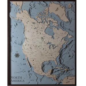 América del Norte | Mapa de América del Norte 3D | 67x83cm | 26 x 33 pulgadas | Gráfico de mapas de madera cortado con láser | www.geckoart.it
