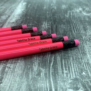 Matite personalizzate / Matite incise / Ritorno a scuola / Confezione da 12 matite / Matite rosa neon / Regalo per studenti