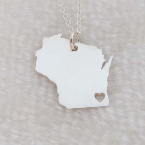 Silver Wisconsin Necklace ,Wisconsin State Necklace ,WI State Shaped Pendant Necklace,Wisconsin State Jewelry,Wisconsin Home Necklace