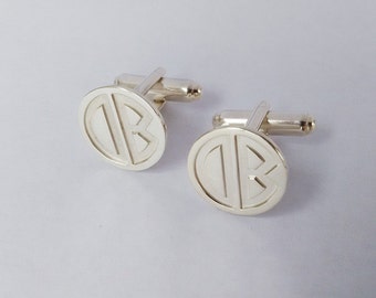 Boutons de manchette de mariage, boutons de manchette monogramme à deux lettres, boutons de manchette de marié, boutons de manchette d’initiales personnalisés, boutons de manchette gravés, cadeau de marié de la mariée