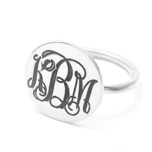 Sterling Silber Disk Ring, Namensschild Monogramm Anfangsring, personalisierter 3 Monogramm Anfangsring, Damenmonogrammring, geschwärzter Ring