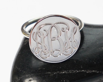 Ring met aangepaste monogram, gepersonaliseerde naamplaatje monogram eerste ring, eerste ring met 3 monogram, monogram ring dames,
