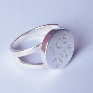 Benutzerdefinierte Initialen Ring Silber, personalisierte gravierte Initialen Ring, 3 Monogramm Anfangsring, Damen Monogramm Ring
