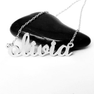 Collar con nombre para niños, collar con nombre de plata, collar con nombre personalizado, dije con nombre pequeño, regalo para dama de honor, regalo para madre.