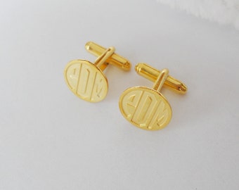 Boutons de manchette de mariage pour le marié, boutons de manchette monogramme personnalisés, boutons de manchette gravés, plaqué or 18 carats sur des boutons de manchette ronds en argent, ENSEMBLE de 2